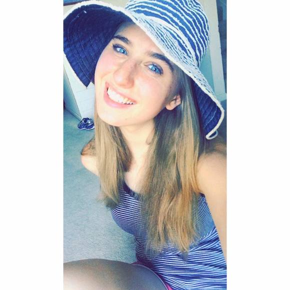 Meet your Posher, Amy - Picture 1 of 1